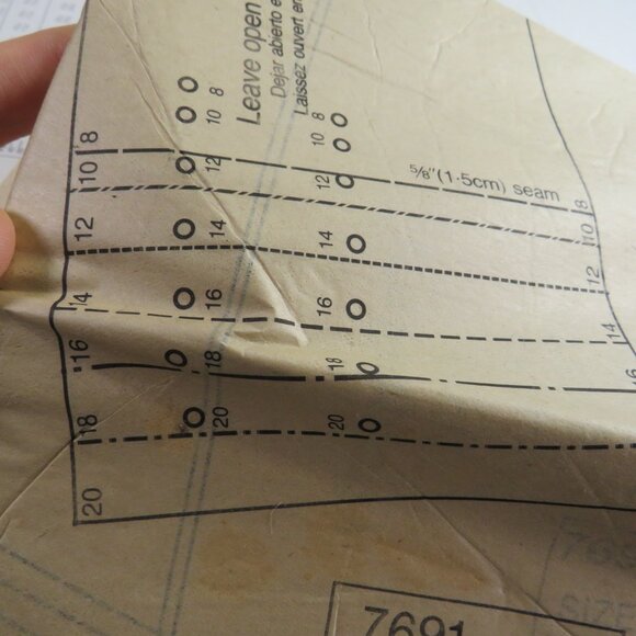 Simplicity 7691 Sewing Pattern EASY UNCUT Top, Jacket, Pants - Picture 8 of 8